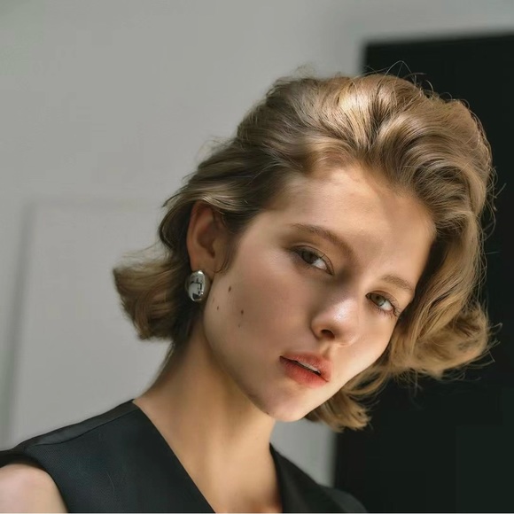 Bold Croissant Hoops Earrings - Picture 4 of 11